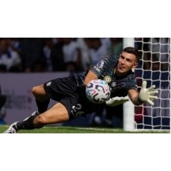Zelfs Emiliano Martínez kon Chelsea niet redden van de zwaktes in de verdediging Zelfs Emiliano Martínez kon Chelsea niet redden van de zwaktes in de verdediging